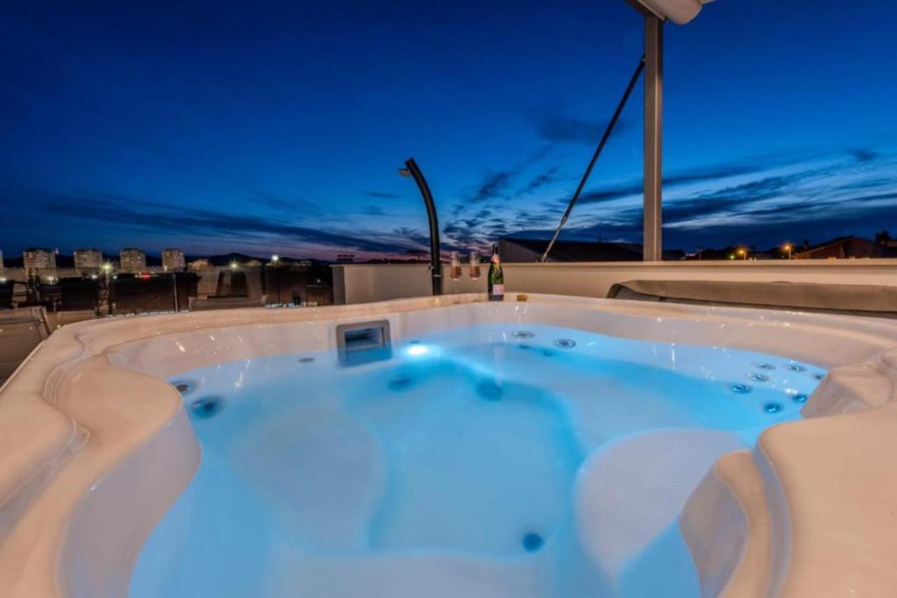 Luxury Majpruz Suites I Zára Kültér fotó